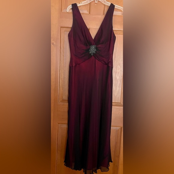 Jones New York Red Black Silk Embellished Sleeveless Midi Dress - Picture 3 of 8